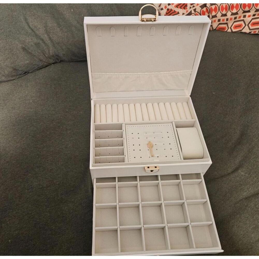 Jewelry box